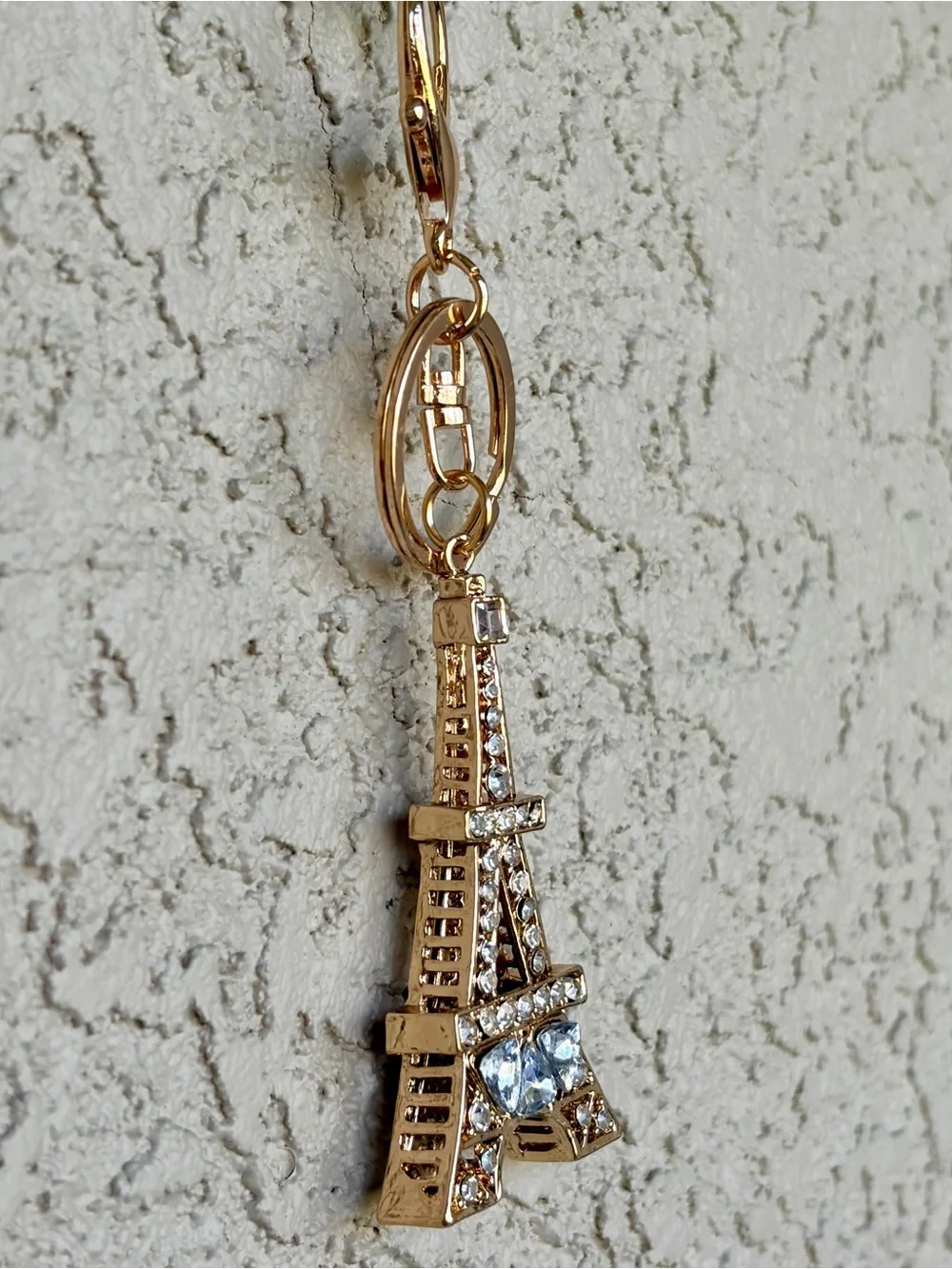 Sparkling Gold Eiffel Tower Crystal Keychain - Chic Women’s Accessory